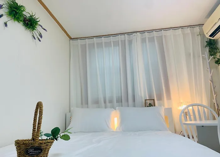 Sunny Sweet Home, Hongdae 마포 * Seul
