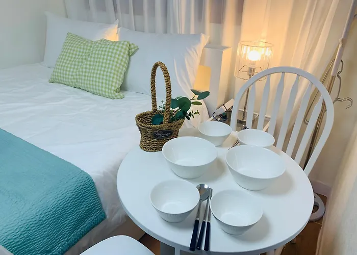 Sunny Sweet Home, Hongdae 마포 * Seul